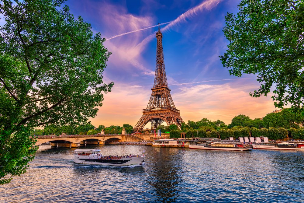 boat cruise in rivers of paris