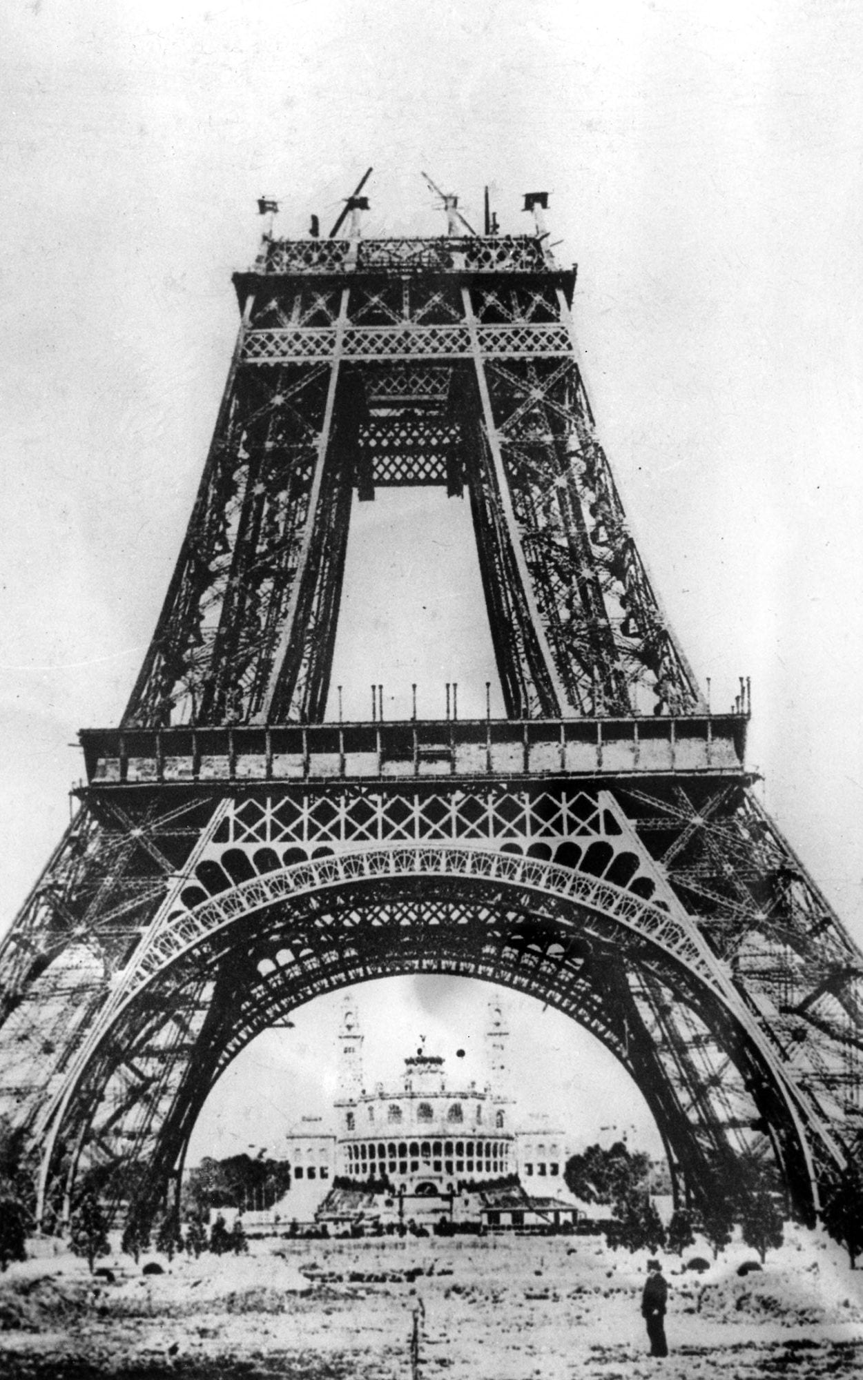 https://www.telegraph.co.uk/news/2017/03/31/day-1889-paris-dramatic-icon-eiffel-tower-opens/